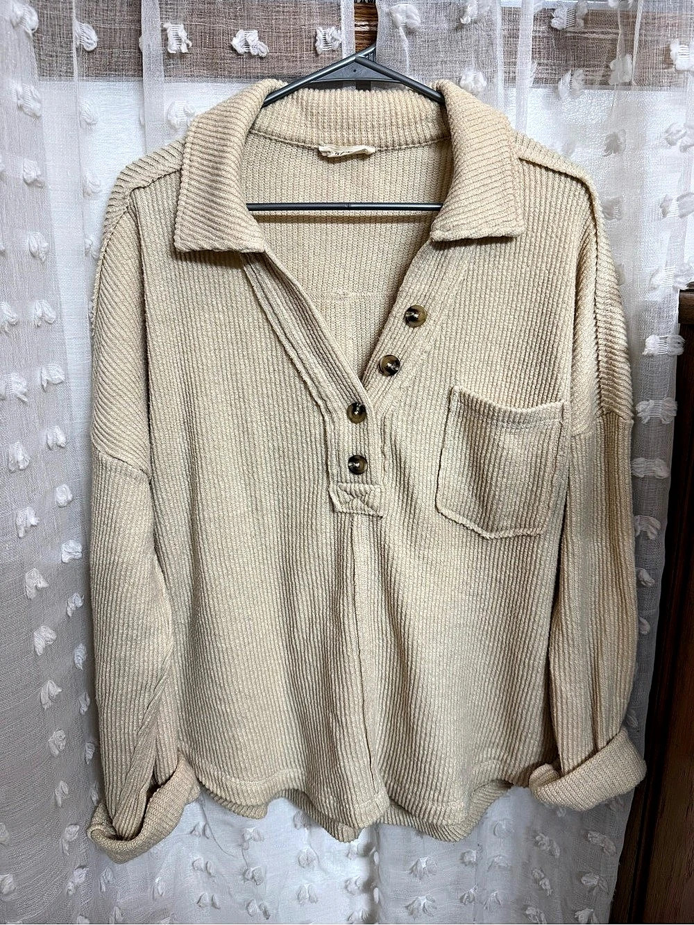New In Cream Oversized V-Neck Sweater Size Large Like New